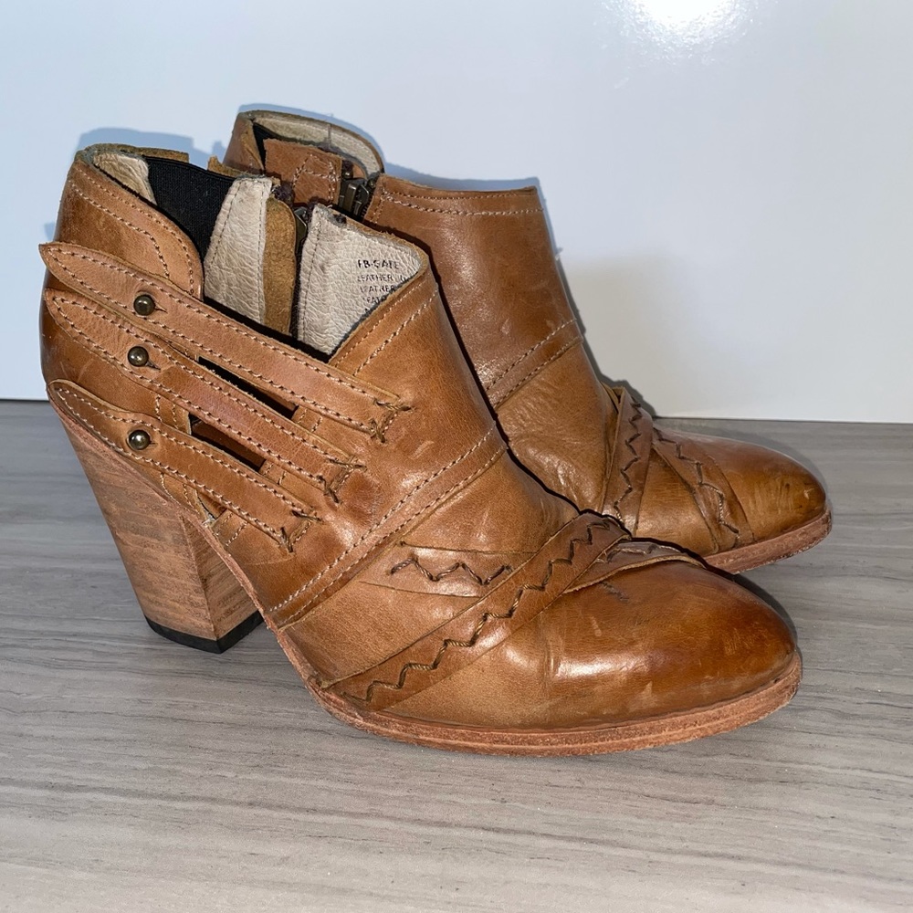 Freebird Gate Leather Ankle Bootie size 9